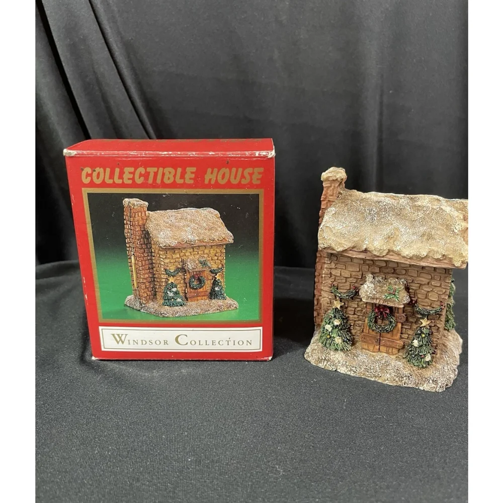 Windsor Collection 25446 Resin Hinged Cottage Christmas Scene Santa Claus